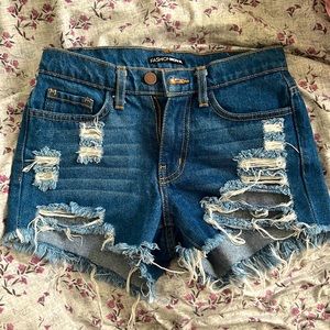 this is a fashion nova short pants.